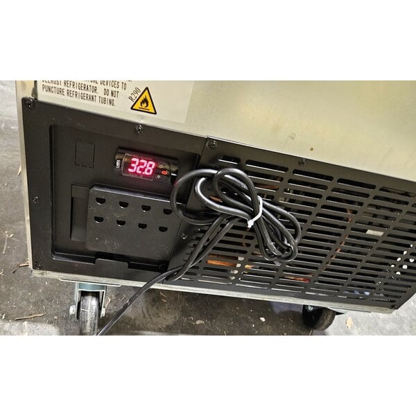 Scratch and Dent Avantco SS-UC-27R-HC 27" Undercounter Refrigerator