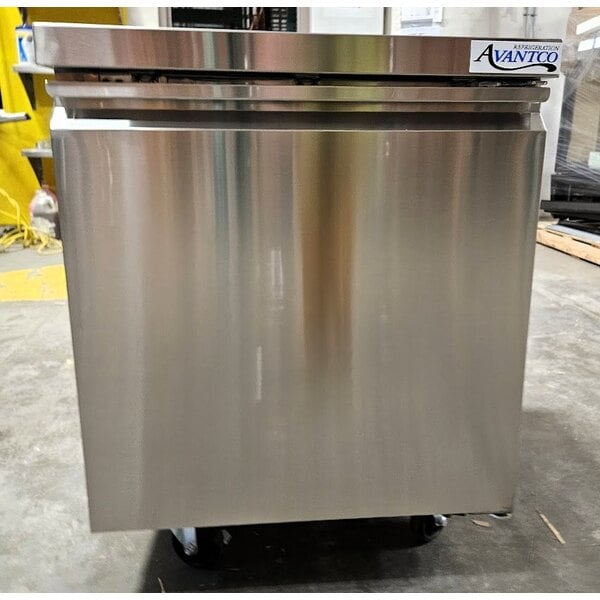 Scratch and Dent Avantco SS-UC-27R-HC 27" Undercounter Refrigerator