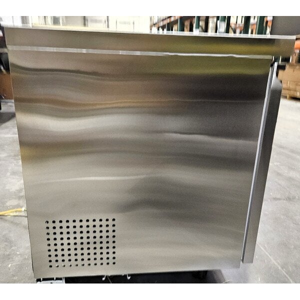 Scratch and Dent Avantco SS-UC-27R-HC 27" Undercounter Refrigerator