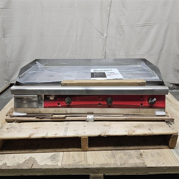 Scratch and Dent Avantco EG36N 36" Electric Countertop Griddle - 208/240V, 7488W-10080W