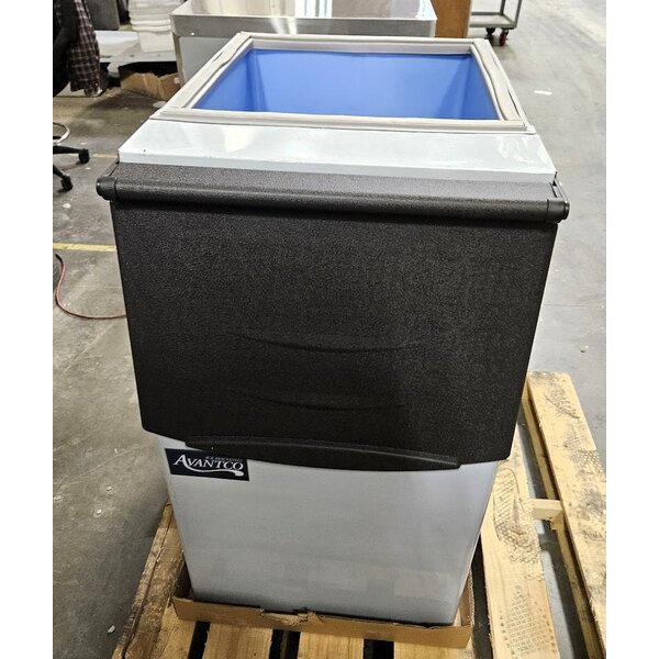 Scratch and Dent Avantco Ice BIN23022 22" Ice Storage Bin - 275 lb.