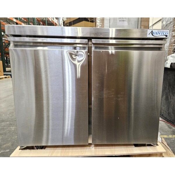Scratch and Dent Avantco SS-UC-36R-HC 36" Stainless Steel ADA Height Undercounter Refrigerator