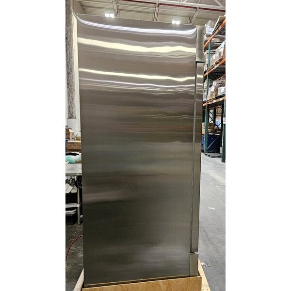 Scratch and Dent Avantco SS-1F-HC 29" Stainless Steel Solid Door Reach-In Freezer