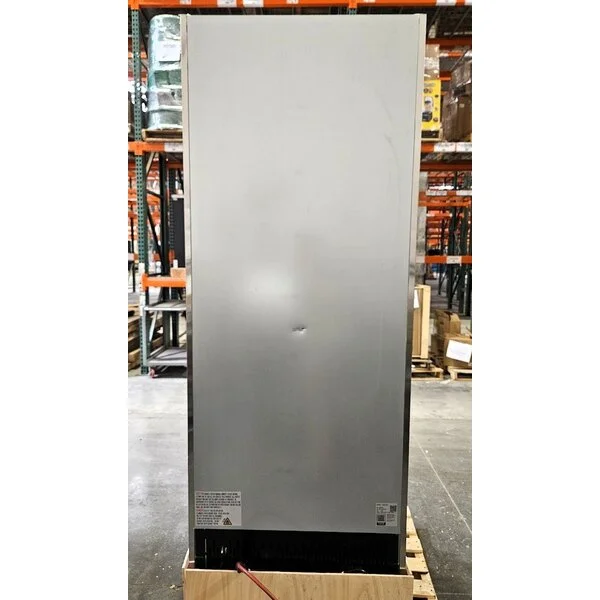 Scratch and Dent Avantco SS-1F-HC 29" Stainless Steel Solid Door Reach-In Freezer