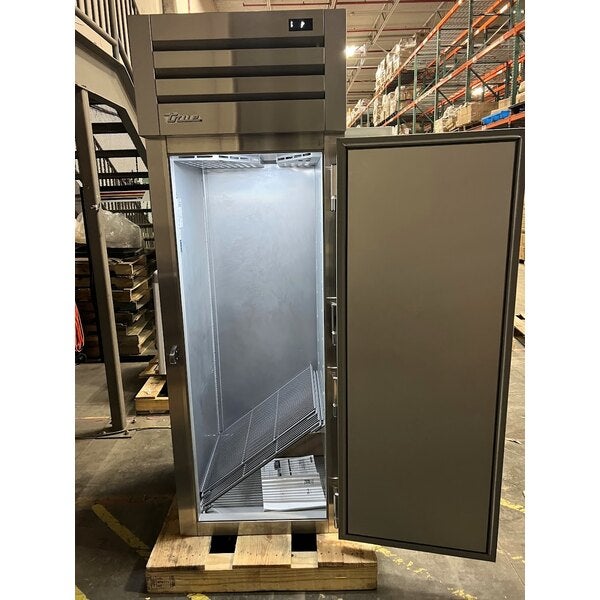 Scratch and Dent True STG1R-1S-HC Spec Series 27 1/2" Solid Door Reach-In Refrigerator