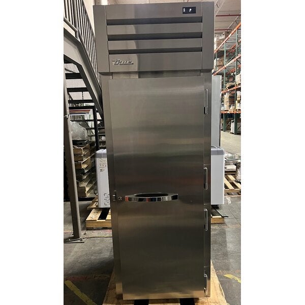 Scratch and Dent True STG1R-1S-HC Spec Series 27 1/2" Solid Door Reach-In Refrigerator