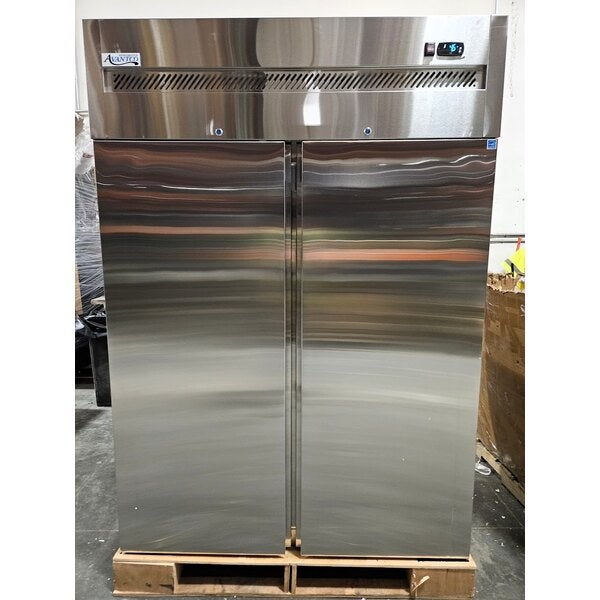 Scratch and Dent Avantco Z2-F-HC 54" Solid Door Stainless Steel Reach-In Freezer