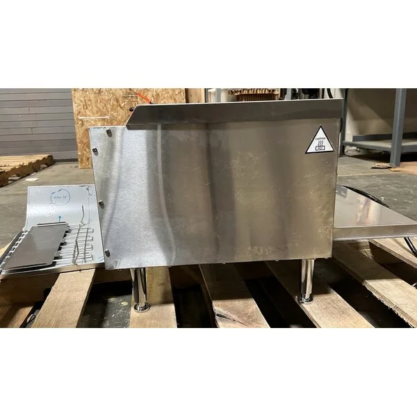 Scratch and Dent Avantco T3600B Commercial 14 1/2" Wide Conveyor Toaster with 3" Opening - 208V, 3600W, 1200 Slices per Hour
