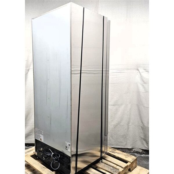 Scratch and Dent Avantco A-12R-HC 25" Solid Door Reach-In Refrigerator