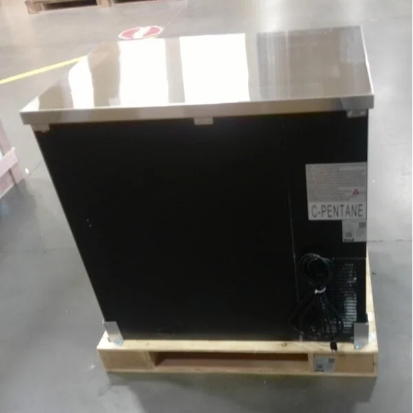 Scratch and Dent Avantco UBB-36-HC 36" Black Counter Height Solid Door Back Bar Refrigerator with LED Lighting