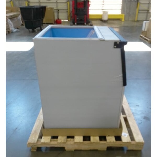 Scratch and Dent Avantco Ice BIN27530 30" Ice Storage Bin - 375 lb.