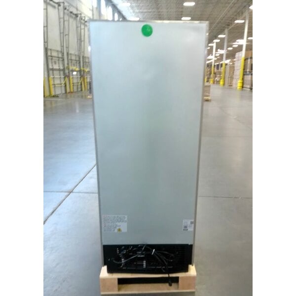 Scratch and Dent Avantco A-12F-HC 25" Solid Door Reach-In Freezer