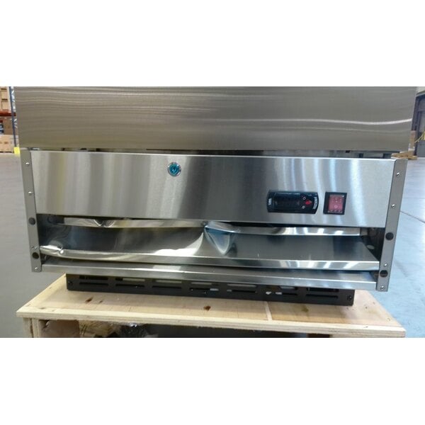 Scratch and Dent Avantco A-12F-HC 25" Solid Door Reach-In Freezer