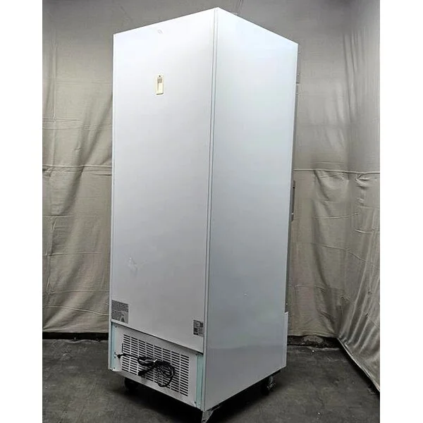 Scratch and Dent Avantco GDC-24F-HC 31" White Swing Glass Door Merchandiser Freezer with LED Lighting