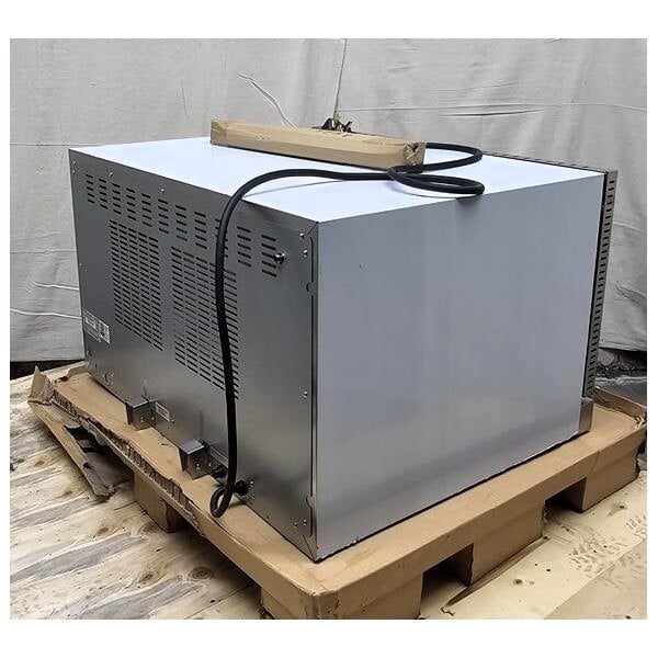 Scratch and Dent Avantco CO-38M Full Size Countertop Convection Oven, 4.4 cu. ft. - 208/240V, 3,500/4,600W