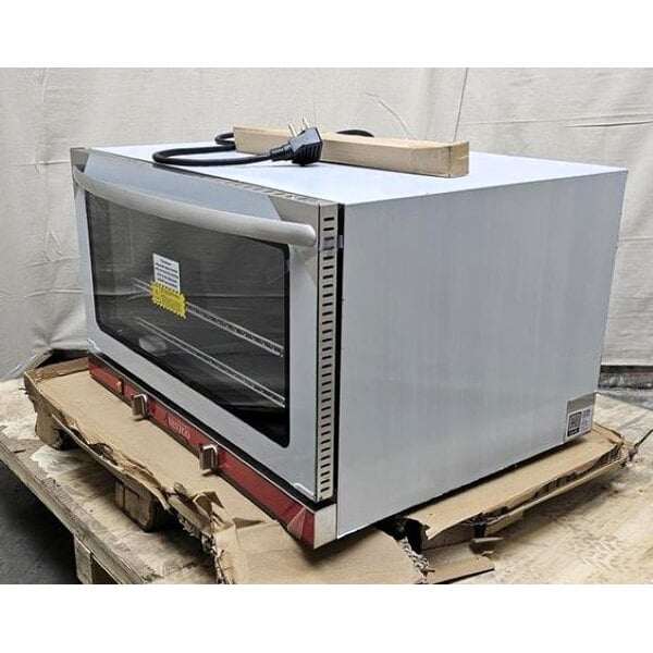Scratch and Dent Avantco CO-38M Full Size Countertop Convection Oven, 4.4 cu. ft. - 208/240V, 3,500/4,600W