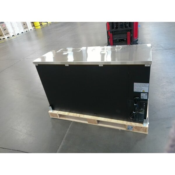 Scratch and Dent Avantco UDD-60-HC (2) Double Tap Kegerator Beer Dispenser - Black, (2) 1/2 Keg Capacity