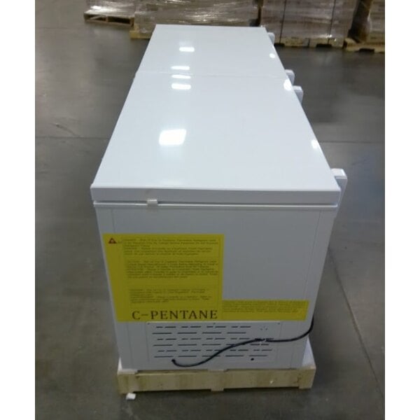 Scratch and Dent Galaxy CF25HC Commercial Chest Freezer - 23.6 cu.ft.