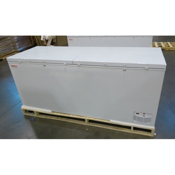 Scratch and Dent Galaxy CF25HC Commercial Chest Freezer - 23.6 cu.ft.