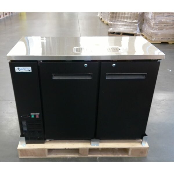 Scratch and Dent Avantco UDD-48-HC Double Tap Kegerator Beer Dispenser - Black, (2) 1/2 Keg Capacity