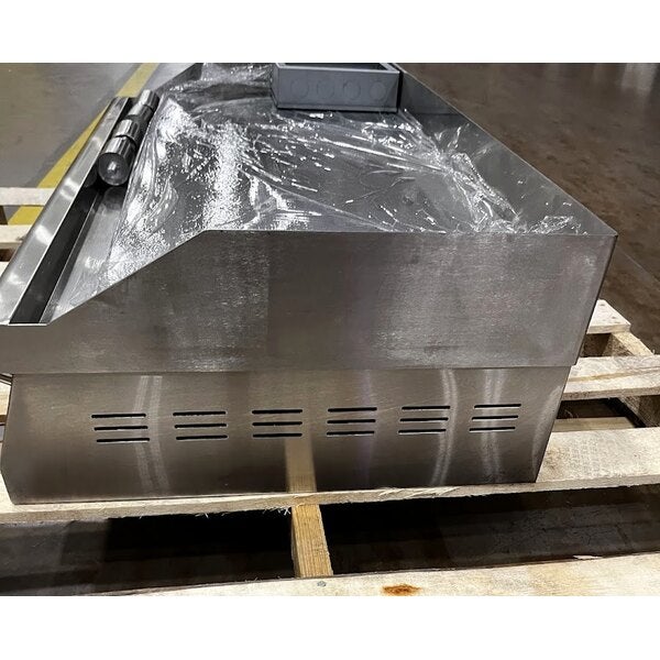 Scratch and Dent Avantco EG36N 36" Electric Countertop Griddle - 208/240V, 7488W-10080W