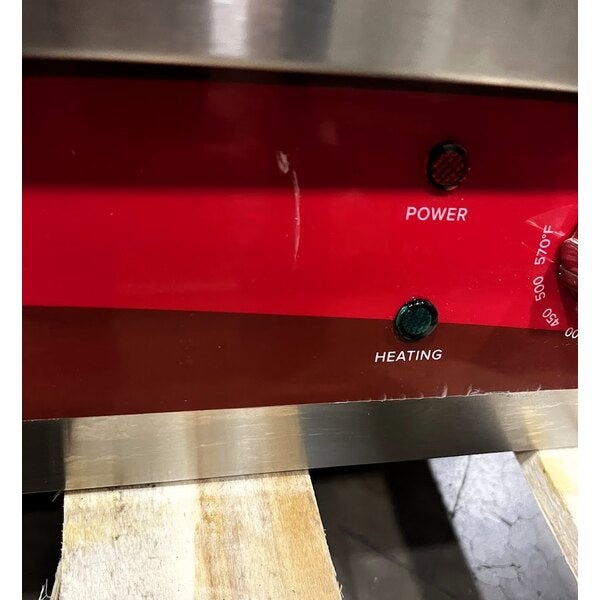 Scratch and Dent Avantco EG36N 36" Electric Countertop Griddle - 208/240V, 7488W-10080W