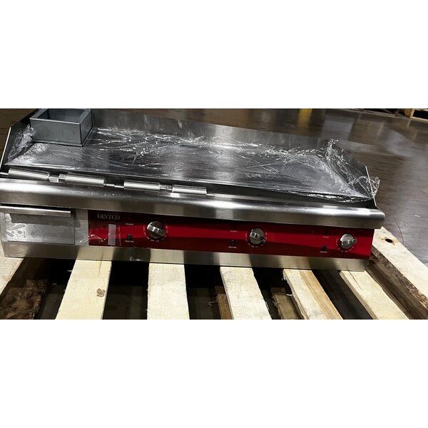 Scratch and Dent Avantco EG36N 36" Electric Countertop Griddle - 208/240V, 7488W-10080W