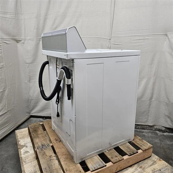 Scratch and Dent Speed Queen TC5003WN 3.2 cu. ft. 27" Top Load Washer with Classic Clean - Free Use