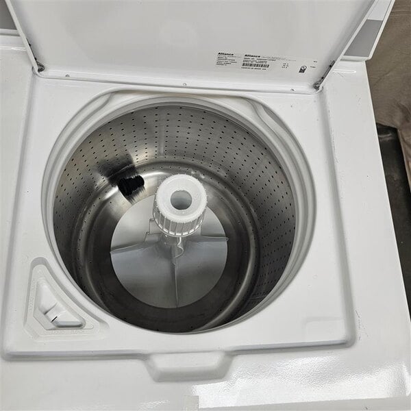 Scratch and Dent Speed Queen TC5003WN 3.2 cu. ft. 27" Top Load Washer with Classic Clean - Free Use