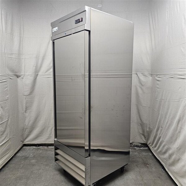 Scratch and Dent Avantco SS-1R-HC 29" Stainless Steel Solid Door Reach-In Refrigerator