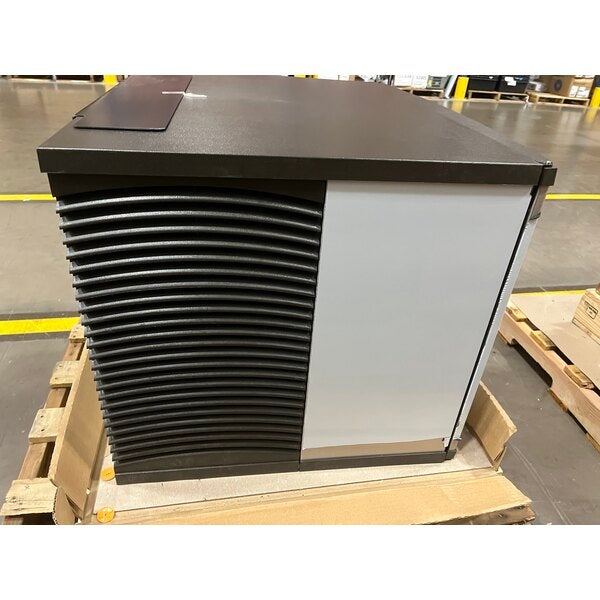 Scratch and Dent Manitowoc IDP0500A-261 Indigo NXT iP0500 30" Air-Cooled Full Dice Cube Ice Machine - 515 lb., 208-230V, 1 Phase