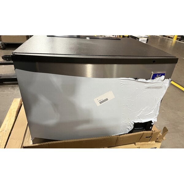 Scratch and Dent Manitowoc IDP0500A-261 Indigo NXT iP0500 30" Air-Cooled Full Dice Cube Ice Machine - 515 lb., 208-230V, 1 Phase