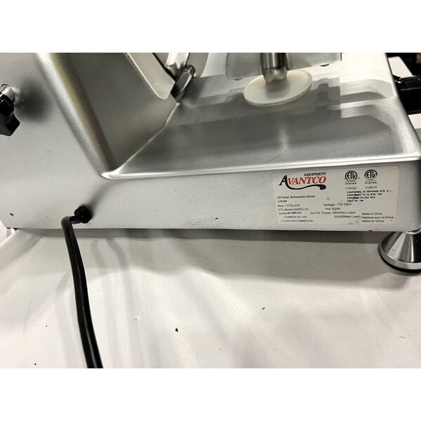 Scratch and Dent Avantco SL310 10" Manual Gravity Feed Meat Slicer - 1/4 hp