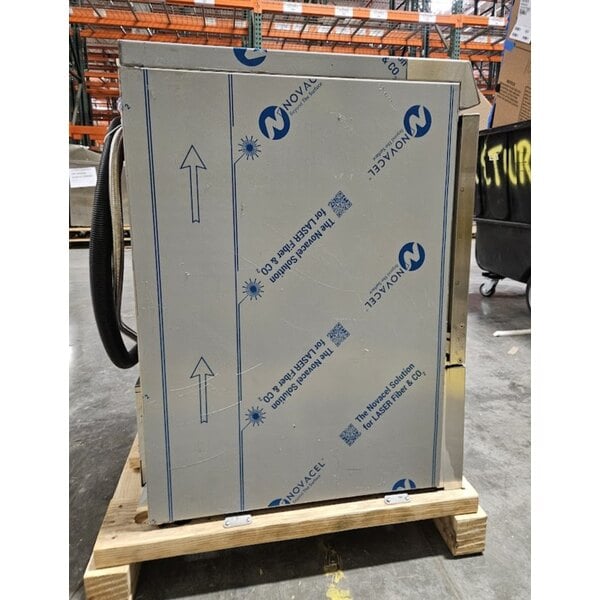 Scratch and Dent Hobart LXNH-2 High-Temperature Undercounter Dishwasher - 120/208-240V