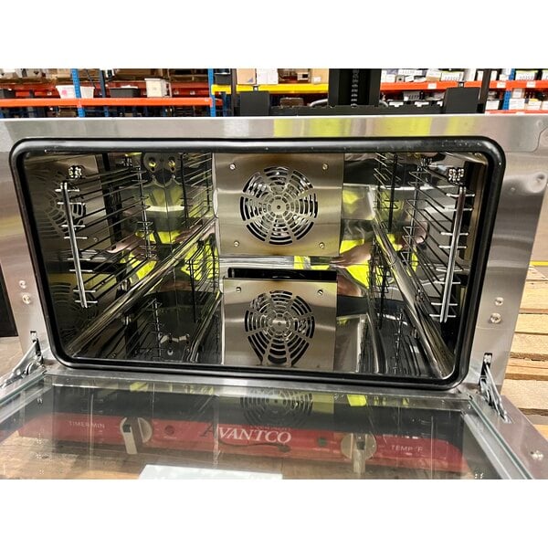 Scratch and Dent Avantco CO-16 Half Size Countertop Convection Oven, 1.5 Cu. Ft. - 120V, 1600W