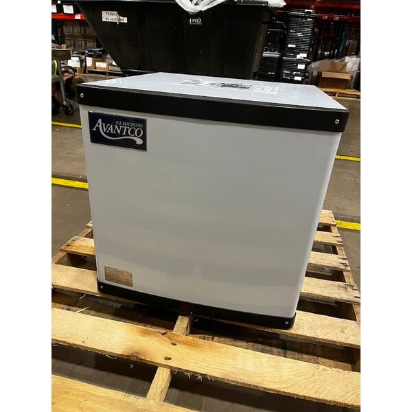 Scratch and Dent Avantco Ice MC-F-422-A 22" Air Cooled Modular Full Cube Ice Machine - 399 lb.