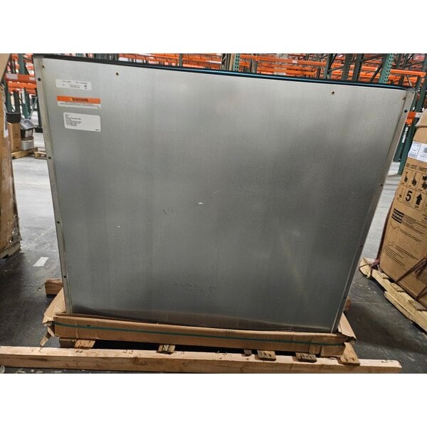 Scratch and Dent Manitowoc D970 Ice Storage Bin - 882 lb.