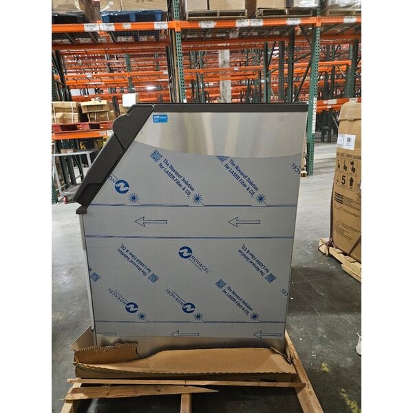 Scratch and Dent Manitowoc D970 Ice Storage Bin - 882 lb.