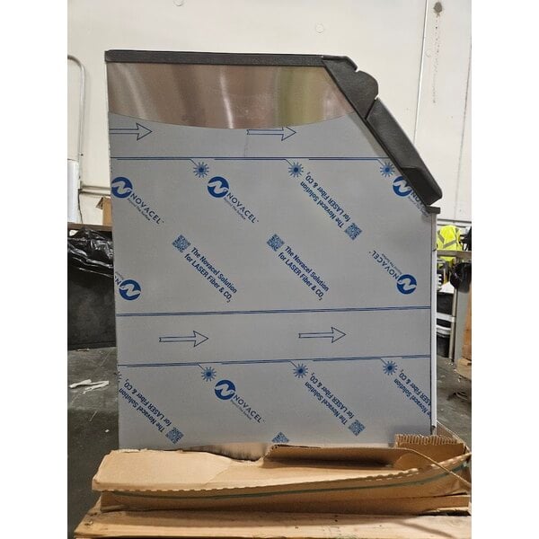 Scratch and Dent Manitowoc D970 Ice Storage Bin - 882 lb.