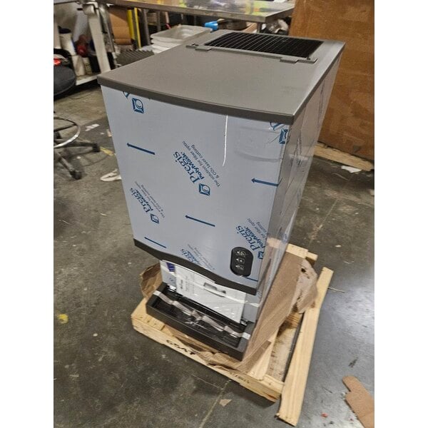 Scratch and Dent Manitowoc CNF0201A-L NEO 16 1/4" Air Cooled Countertop Nugget Ice Maker / Dispenser - 10 lb. Bin with Lever Dispensing - 115V