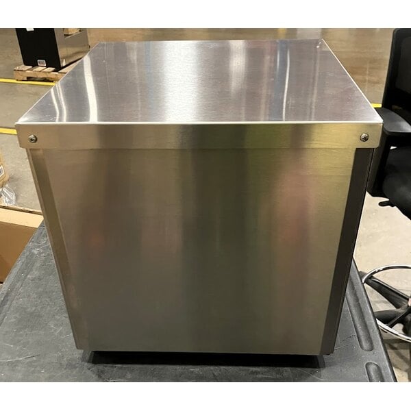 Scratch and Dent Vollrath CT2H-120250 JT1H Conveyor Toaster with 2 1/2" Opening - 120V, 1600W