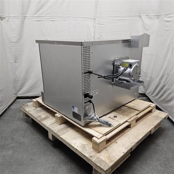 Scratch and Dent MainStreet Equipment CG1-L Single Deck Full Size Liquid Propane Convection Oven with Legs - 54,000 BTU