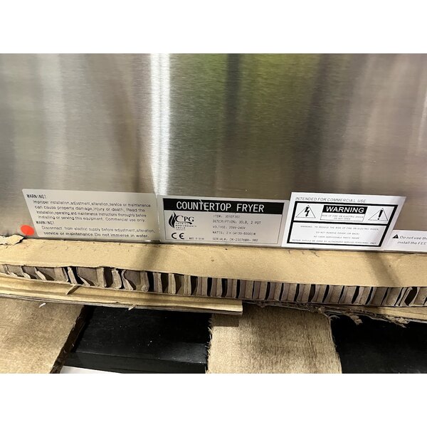 Scratch and Dent Cooking Performance Group EF302 30 lb. Dual Tank Heavy-Duty Electric Countertop Fryer - 208/240V, 8400/11,000W