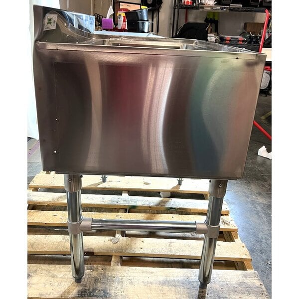 Scratch and Dent Regency 21" x 30" Underbar Ice Bin with 10 Circuit Post-Mix Cold Plate and Bottle Holders - 65 lb.