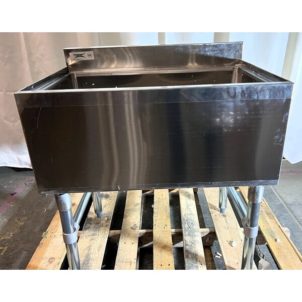 Scratch and Dent Regency 21" x 30" Underbar Ice Bin with 10 Circuit Post-Mix Cold Plate and Bottle Holders - 65 lb.