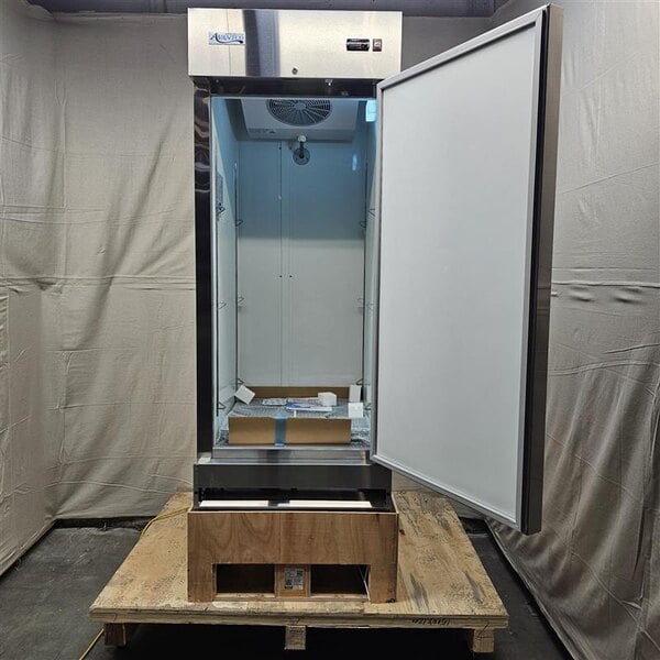 Scratch and Dent Avantco A-23F-HC 29" Solid Door Reach-In Freezer