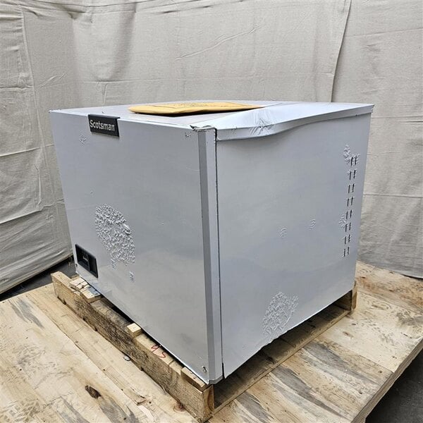 Scratch and Dent Scotsman MC0530MWX-1A Prodigy Elite® Series 30" Water-Cooled Medium Cube Ice Machine - 507 lb., 115V