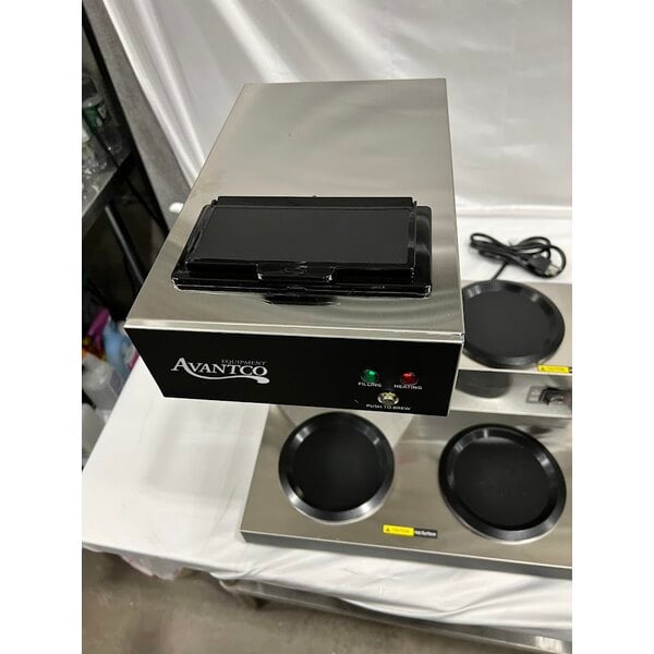 Scratch and Dent Avantco CMA3L Automatic Coffee Maker with 3 Lower Decanter Warmers - 120V, 1650W