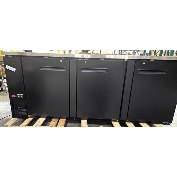 Scratch and Dent Avantco UDD-4-HC Black Kegerator / Beer Dispenser with (2) 2 Tap Towers - (3) 1/2 Keg Capacity