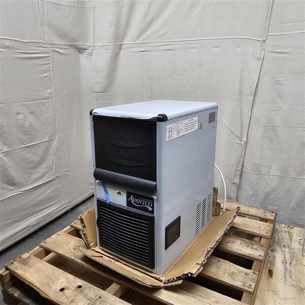 Scratch and Dent Avantco Ice UC-B-77-A 15 1/16" Air Cooled Undercounter Bullet Ice Machine - 96 lb.